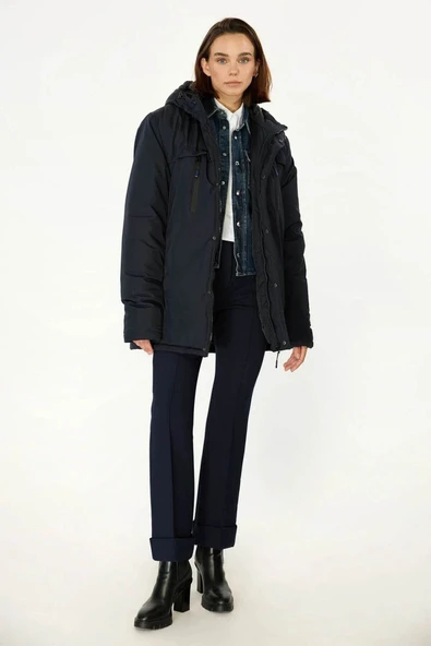 İçi Astarlı Su ve Rüzgar Geçirmez Cepli Kapüşonlu Kadın Mont - Resim 3