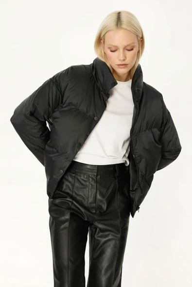 İçi Astarlı Su ve Rüzgar Geçirmez Cepli Dik Yaka Kadın Mont - Resim 8