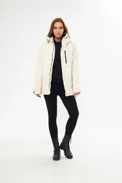 İçi Astarlı Su ve Rüzgar Geçirmez Cepli Kapüşonlu Kadın Mont - Resim 10