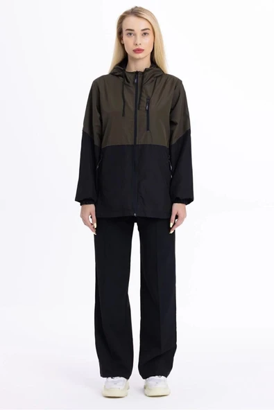 İçi Astarlı Su ve Rüzgar Geçirmez Cepli Kadın Yağmurluk - Resim 9