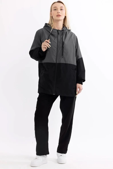 İçi Astarlı Su ve Rüzgar Geçirmez Cepli Kadın Yağmurluk - Resim 3