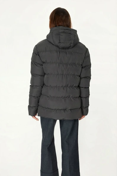 İçi Astarlı Su ve Rüzgar Geçirmez Cepli Kapüşonlu Kadın Mont - Resim 12