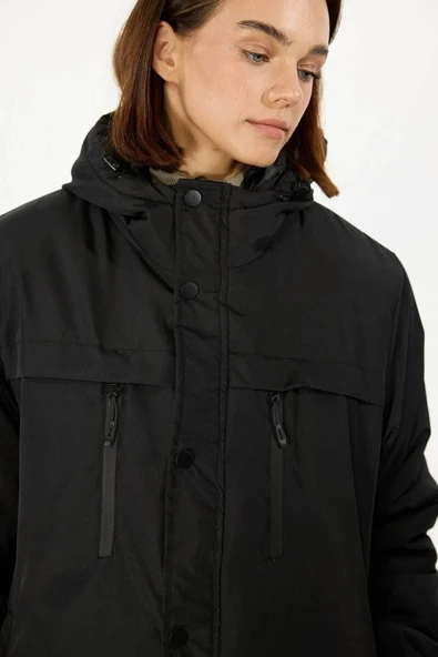 İçi Astarlı Su ve Rüzgar Geçirmez Cepli Kapüşonlu Kadın Mont - Resim 10