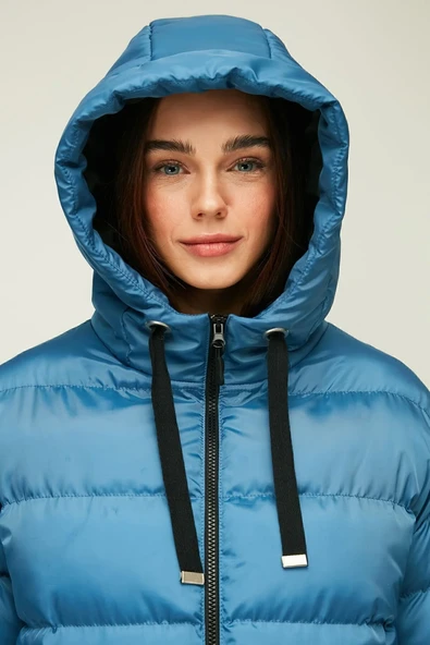 İçi Astarlı Su ve Rüzgar Geçirmez Cepli Kapüşonlu Kadın Mont - 11