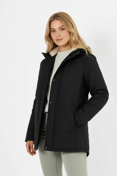 İçi Kürklü Su ve Rüzgar Geçirmez Cepli Kapüşonlu Kadın Mont ürün görseli