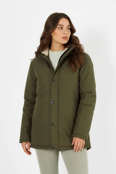 İçi Kürklü Su ve Rüzgar Geçirmez Cepli Kapüşonlu Kadın Mont - Resim 7