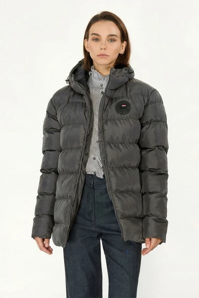 İçi Astarlı Su ve Rüzgar Geçirmez Cepli Kapüşonlu Kadın Mont - Resim 8