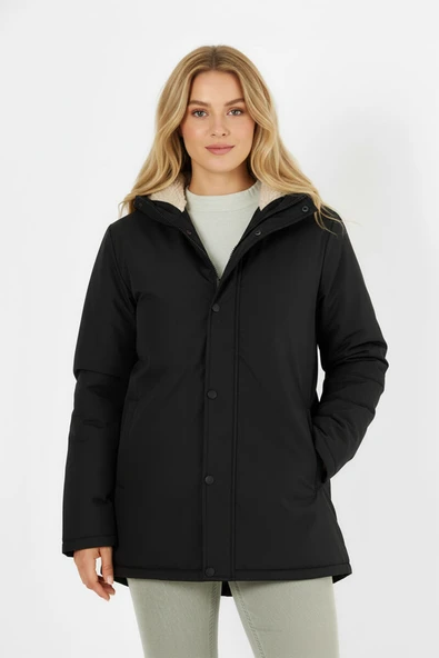 İçi Kürklü Su ve Rüzgar Geçirmez Cepli Kapüşonlu Kadın Mont - Resim 4