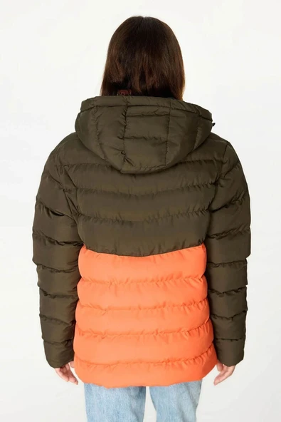 İçi Astarlı Su ve Rüzgar Geçirmez Cepli Kapüşonlu Kadın Mont - Resim 12