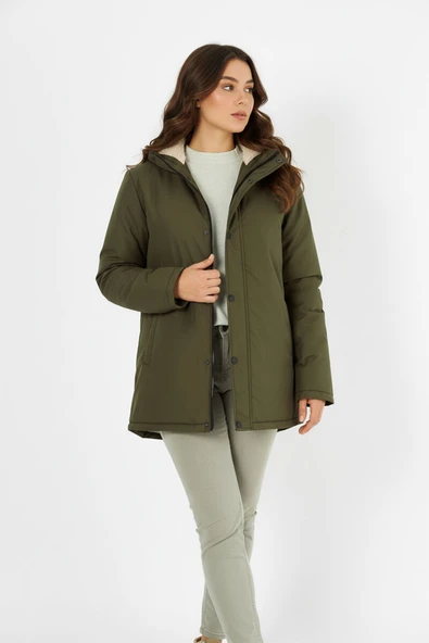 İçi Kürklü Su ve Rüzgar Geçirmez Cepli Kapüşonlu Kadın Mont - Resim 10