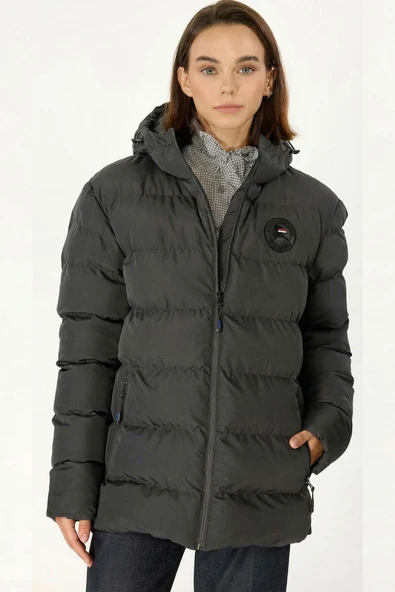 İçi Astarlı Su ve Rüzgar Geçirmez Cepli Kapüşonlu Kadın Mont - Resim 9