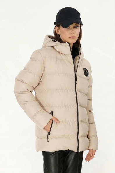 İçi Astarlı Su ve Rüzgar Geçirmez Cepli Kapüşonlu Kadın Mont - Resim 3