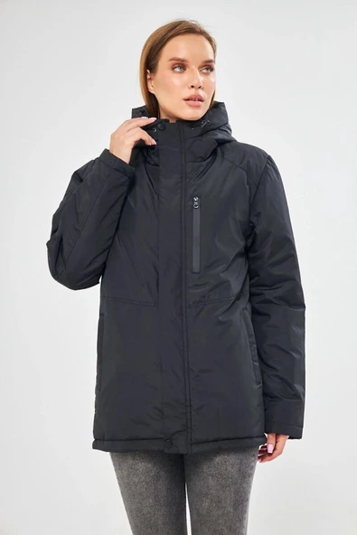 İçi Astarlı Su ve Rüzgar Geçirmez Cepli Kapüşonlu Kadın Mont ürün görseli