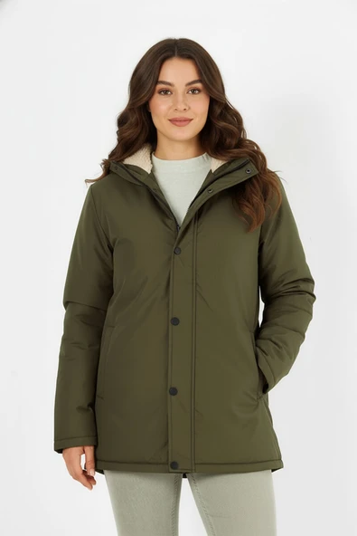 İçi Kürklü Su ve Rüzgar Geçirmez Cepli Kapüşonlu Kadın Mont - Resim 9