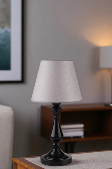 Lumexx MEGAN SİYAH PRAMİT HASIR GRİ ABAJURLU MASA LAMBASI ürün görseli