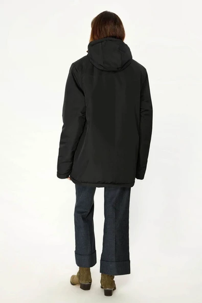 İçi Astarlı Su ve Rüzgar Geçirmez Cepli Kapüşonlu Kadın Mont - Resim 12