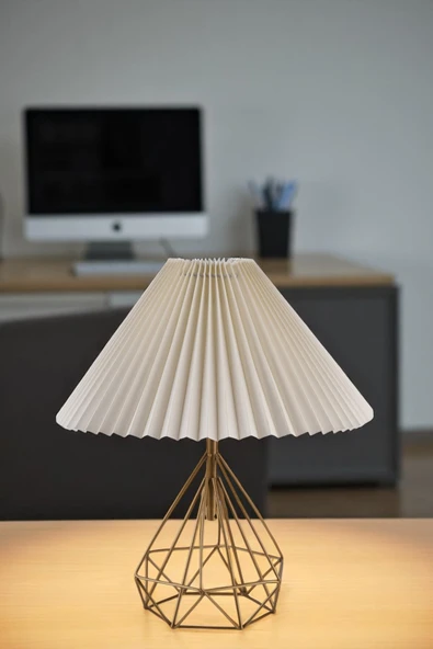 Lumexx PRAMİT ESKİTME PİLELİ KREM MASA LAMBASI ürün görseli