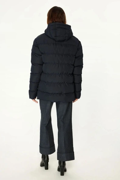 İçi Astarlı Su ve Rüzgar Geçirmez Cepli Kapüşonlu Kadın Mont - 6