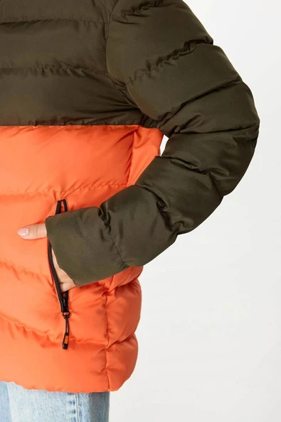 İçi Astarlı Su ve Rüzgar Geçirmez Cepli Kapüşonlu Kadın Mont - Resim 11