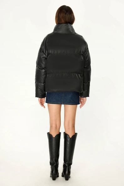 İçi Astarlı Su ve Rüzgar Geçirmez Cepli Dik Yaka Kadın Mont - Resim 6