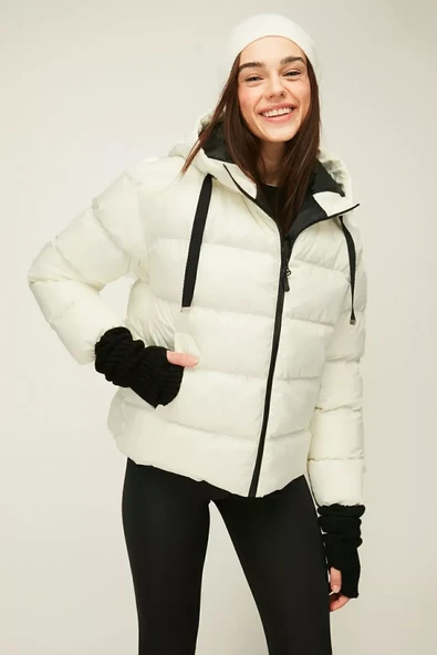 D1fference İçi Astarlı Cepli Kapüşonlu Jel Elyaf Su ve Rüzgar Geçirmez Şişme Kışlık Kadın Mont ürün görseli 1