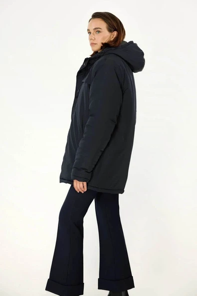 İçi Astarlı Su ve Rüzgar Geçirmez Cepli Kapüşonlu Kadın Mont - Resim 4