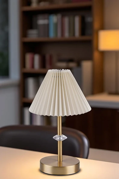 Lumexx ÜSKÜP ESKİTME PİLELİ KREM ABAJURLU MASA LAMBASI ürün görseli