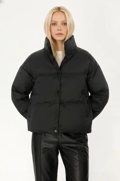 İçi Astarlı Su ve Rüzgar Geçirmez Cepli Dik Yaka Kadın Mont - Resim 9