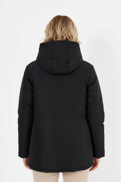 İçi Kürklü Su ve Rüzgar Geçirmez Cepli Kapüşonlu Kadın Mont - Resim 6