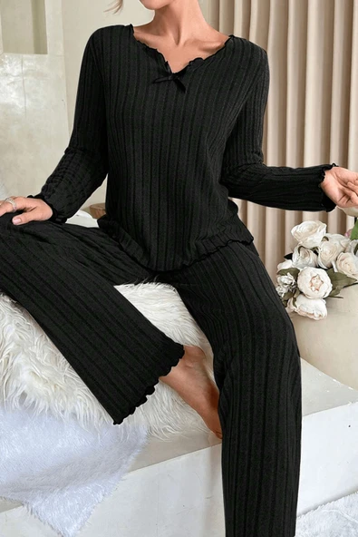 Kadın Siyah Uzun Kollu Fiyonklu Yuvarlak Yaka Mevsimlik Pijama Takımı ürün görseli