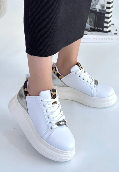 Gasta Beyaz Cilt Gümüş Detaylı Bağcıklı Spor Ayakkabı ürün görseli 1