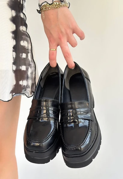 Janes Siyah Rugan Dolgu Topuk Ayakkabı - Resim 3