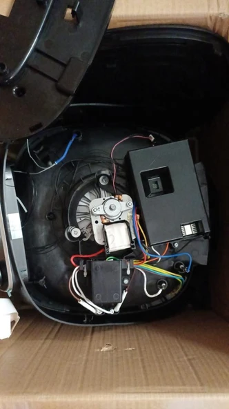 Philips 7000 Serisi XXL Airfryer, Uzaktan Bağlantı, Gıda Termometreli, 2kg, 8.3L Kapasiteli Hazne, HD9880/90 HURDA ürün görseli