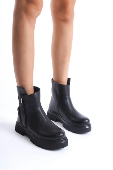 Menta Siyah Cilt Fermuar Aksesuarlı Bot ürün görseli 1