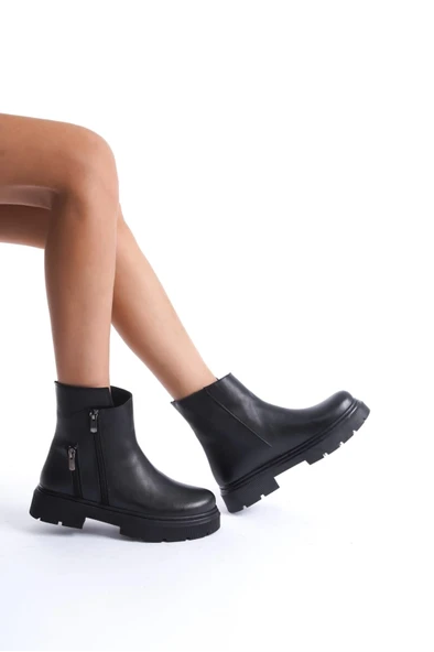 Menta Siyah Cilt Fermuar Aksesuarlı Bot - Resim 3