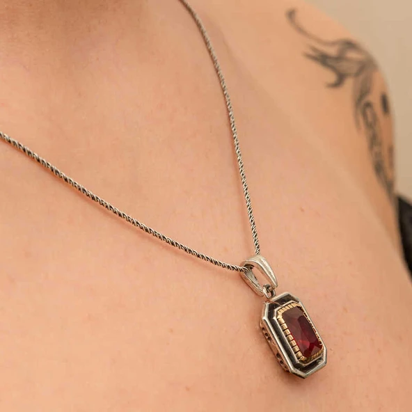 Gümüş Kırmızı Taşlı Dikdörtgen Kadın Kolye - Resim 3