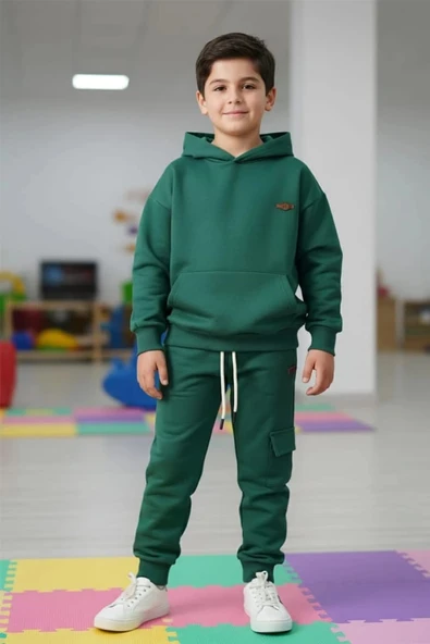 Kapüşonlu ve Kanguru Cepli Yeşil Renk Erkek Çocuk Eşofman Takım ürün görseli