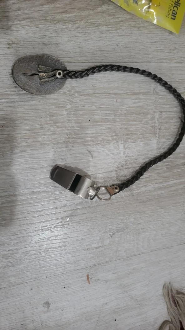 Deri kordon demir düdük ürün görseli