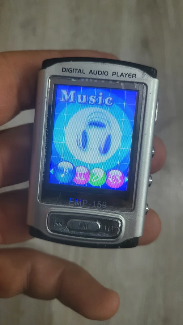 Dijital radyo mp4 player ikinci el ürün görseli