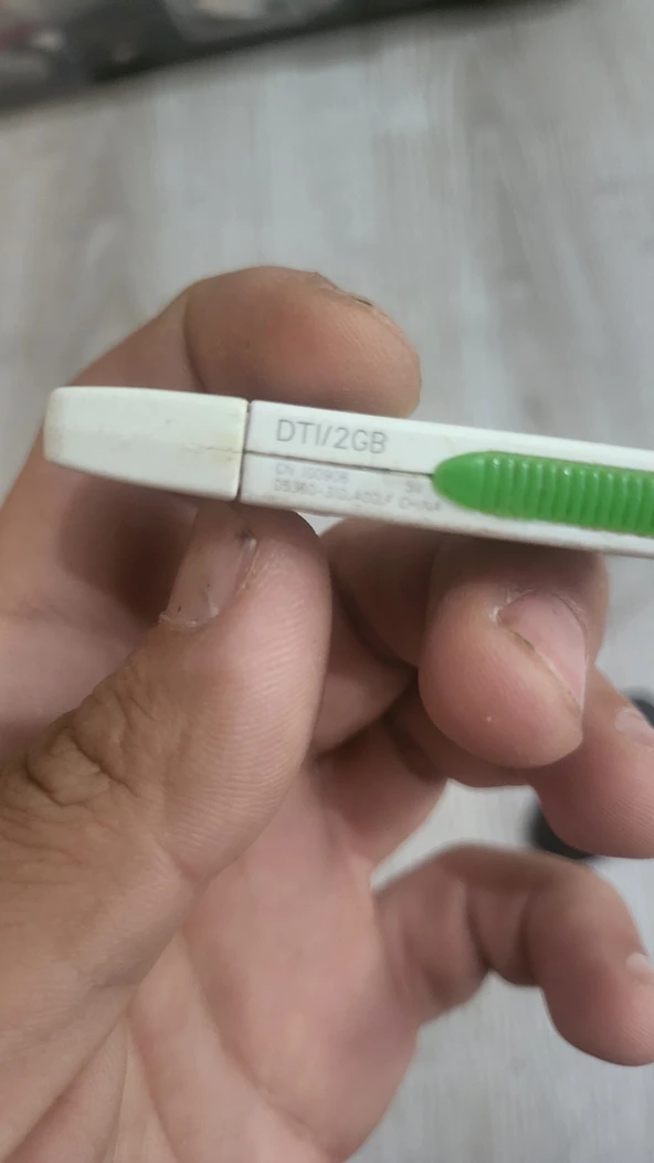 Kingston usb bellek 2gb ikinci el - Resim 3