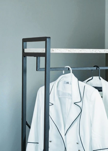 DEKORATİF METAL AYAKLI BEYAZ AHŞAP RAFLI ELBİSE ASKILIĞI AYAKKABILIK ÇOK AMAÇLI PORTATİF PORTMANTO GARDIROP - 4