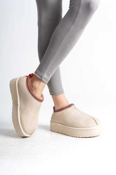 LEILA Bağcıksız Düz ve Kalın Taban İçi Kürklü Kısa Süet Kadın Bot  CKT - Krem - Resim 3