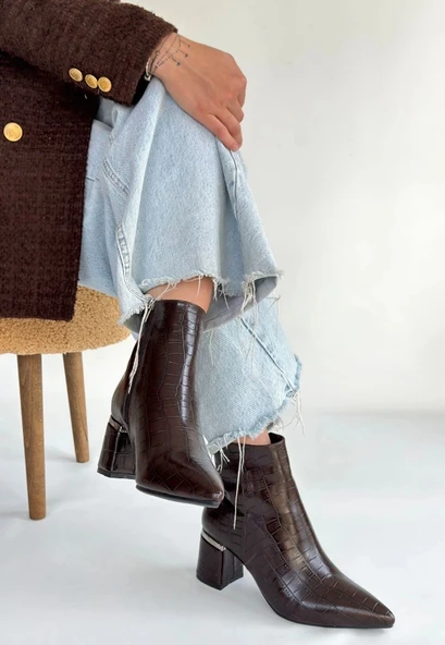 Meça Kahverengi Cilt Topuklu Bot ürün görseli