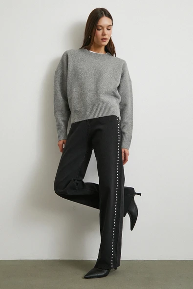 Taş İşlemeli Yüksek Bel Kesik Paça Jean Siyah ürün görseli