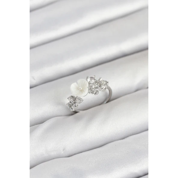 Pirinç Gümüş Renk Çiçek Model Zirkon Taşlı Kadın Yüzük