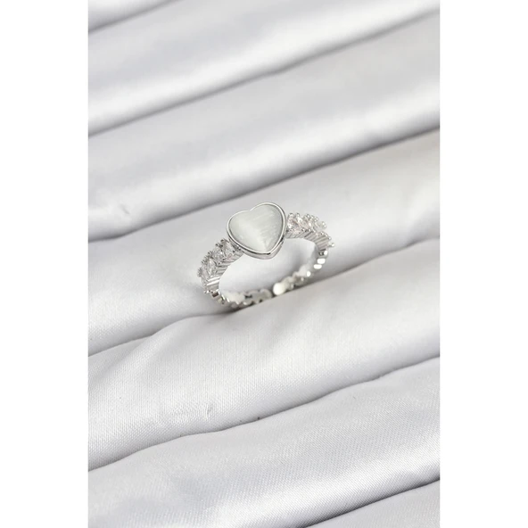 Pirinç Gümüş Renk Zirkon Taşlı Kalpli Kadın Yüzük