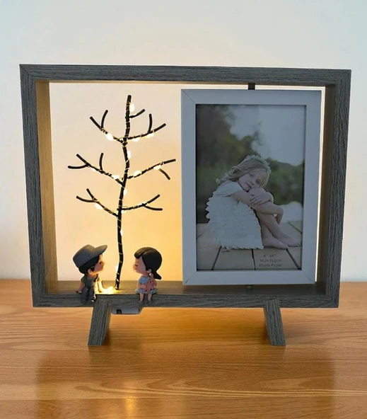 Ahşap Çerçeveli Çift Taraflı Işıklı Masaüstü Fotoğraf Çerçevesi (26.5x23.6 cm)