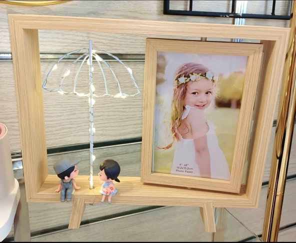 Ahşap Çerçeveli Çift Taraflı Işıklı Masaüstü Fotoğraf Çerçevesi (26.5x23.6 cm) BEBEKLİ