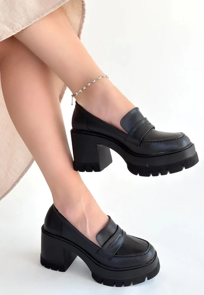 Janes Siyah Cilt Dolgu Topuk Ayakkabı - Resim 3