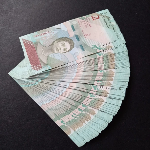 Escoines Koleksiyon 3996368f576833056e 2018 Venezuela 2Bolivar ÇİL 100 Adet Deste eski kağıt para - Resim 2